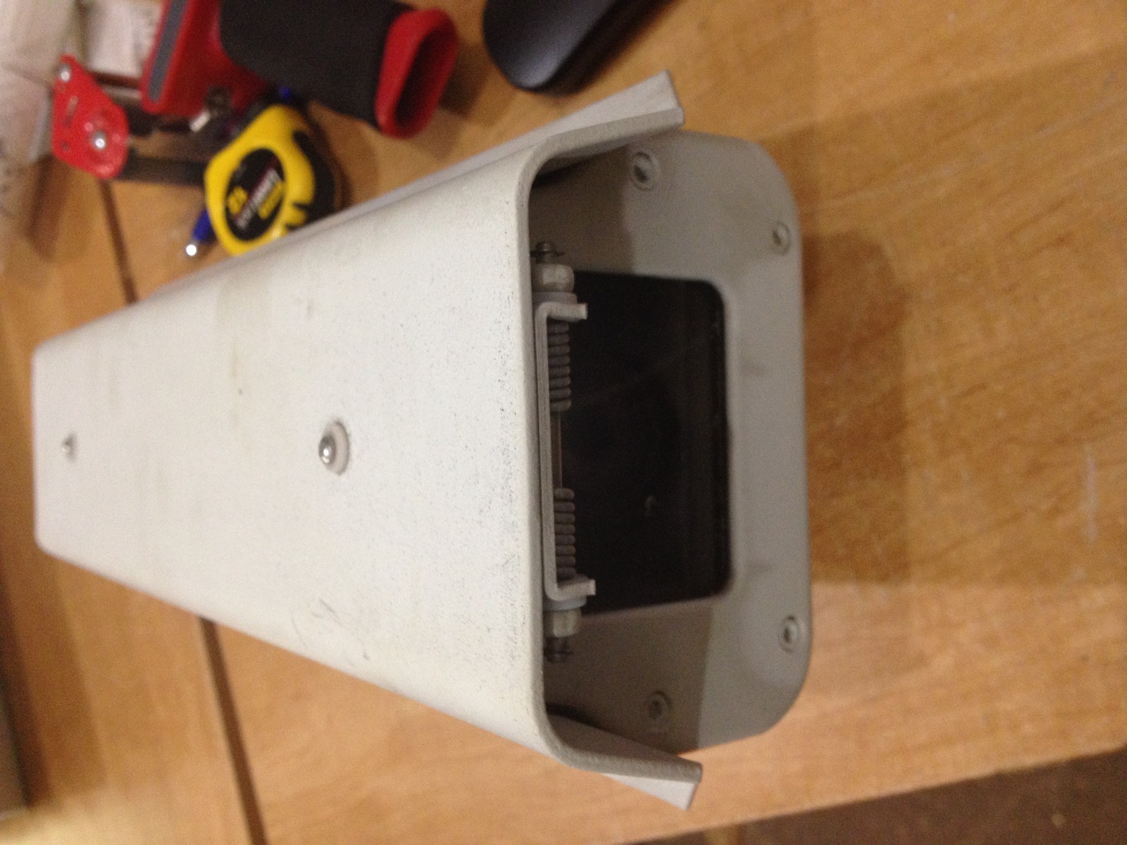 PELCO CAMERA C10DN-6 24V~ W/ ENCLOSURE EH3512 (J1)