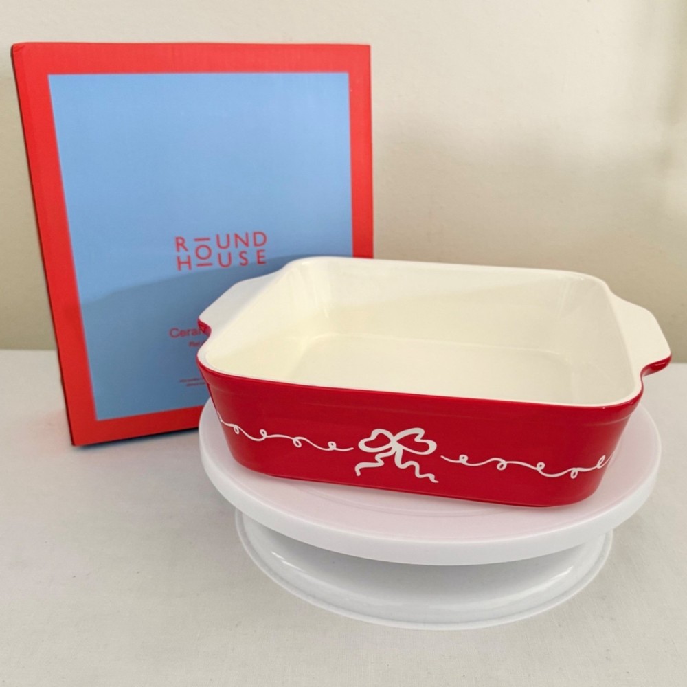 Round House 2 Quart Baking Dish Red Bow Ceramic Holiday Cottage Serveware