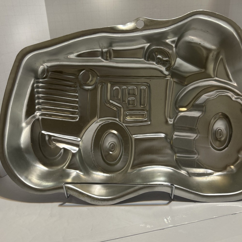 Wilton Tractor Cake pan, Excellent condition