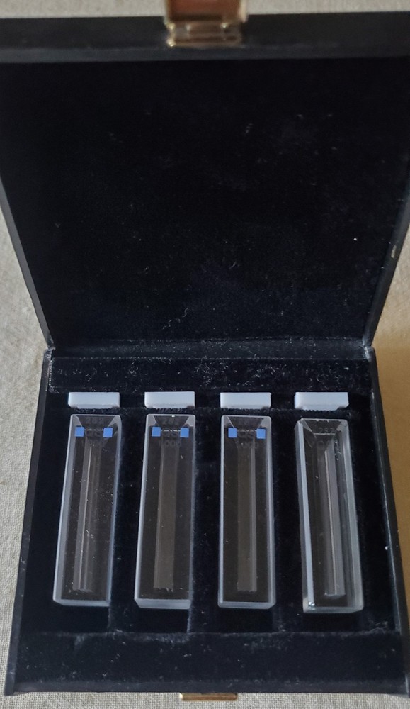 Hellma Spectrophotometer Semi Micro Cell, Type 114-QS. 4 cells.