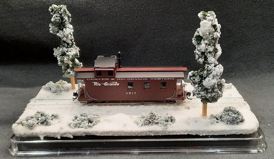 HOn3 SCALE 9" SINGLE TRACK DISPLAY CASE - WINTER SCENE- FOR ANY HOn3 TRAIN