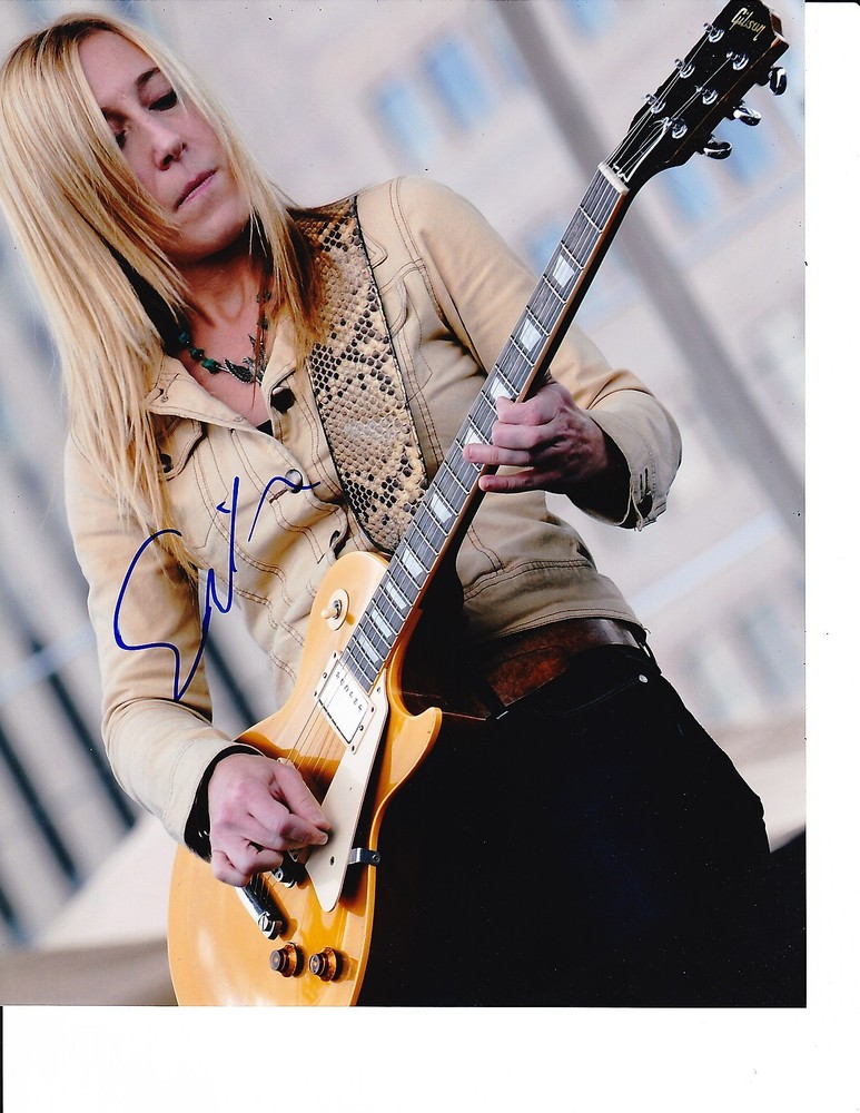 HEARTLESS BASTARDS ERIKA WENNERSTROM SIGNED PLAYING GUITAR 8X10