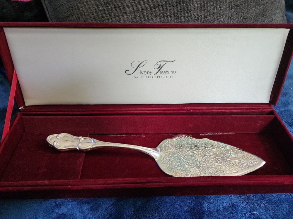 Goldinger Silver Cake Server .gry88