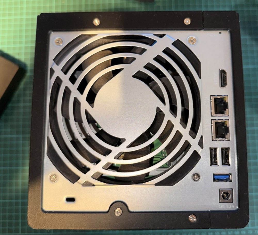 QNAP TS-451+ 4 Drive NAS TESTED WORKING - Diskless