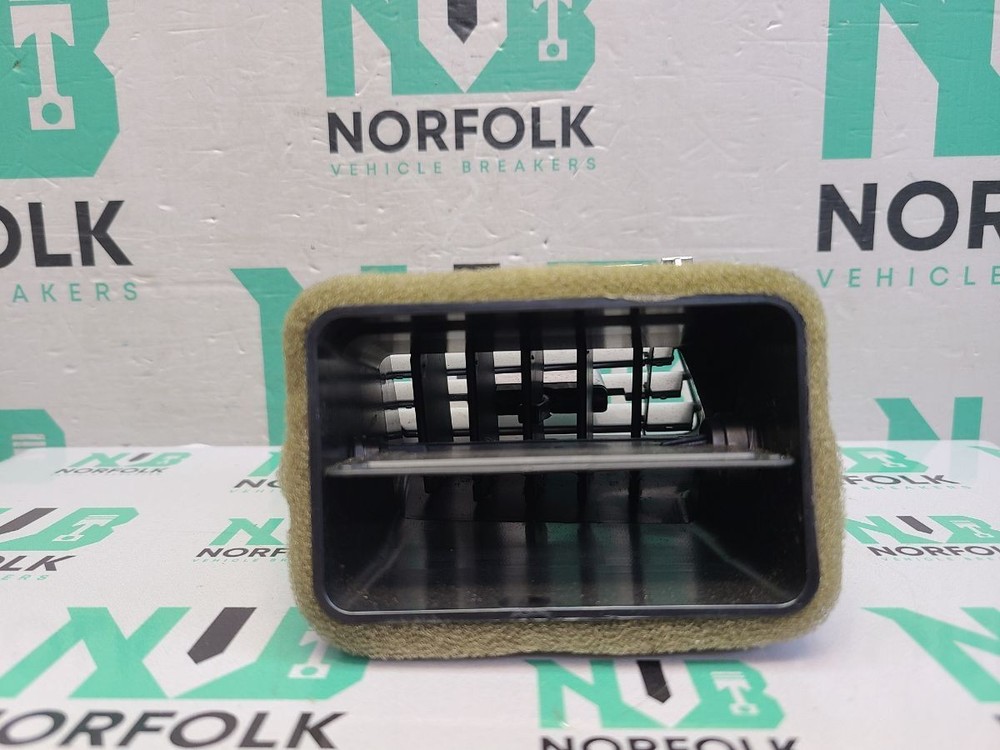 Mercedes CLS C218 Dash Vent Right Outer A02188300254