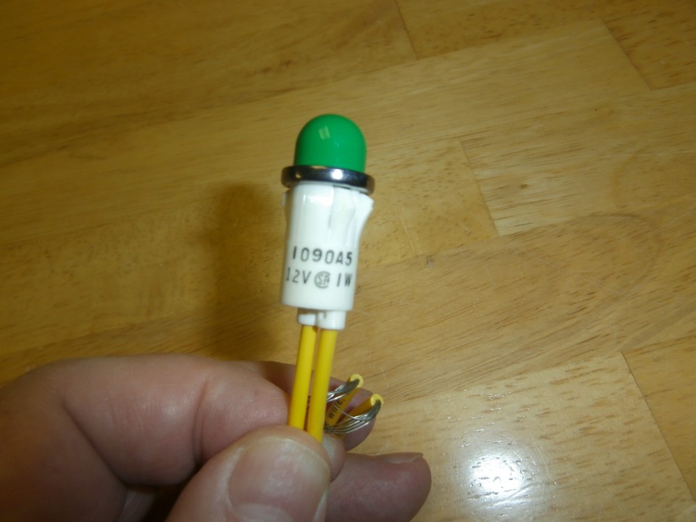 IDI 1090A GREEN PANEL INDICATOR LAMP 12 VOLT,NOS