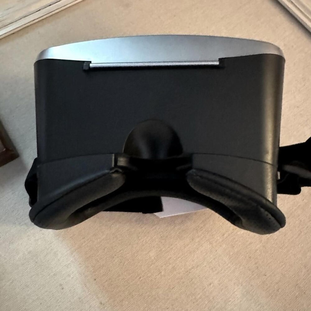 VR Park Headset Compatible with iPhone & Android NWOT