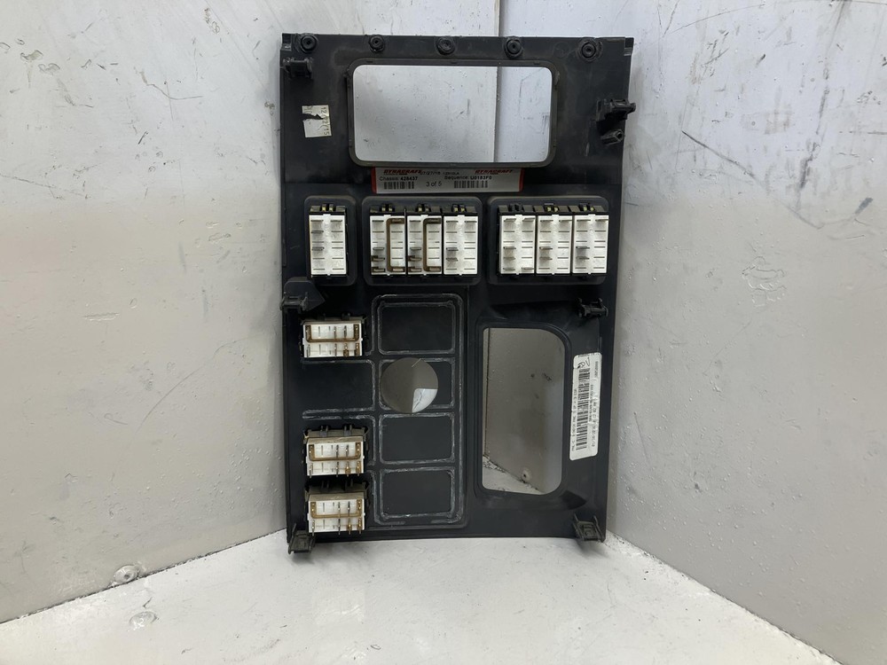 2013-2019 Peterbilt 579 SWITCH Dash Panel - Used