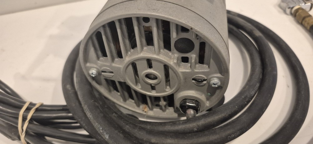 Thomas Model 915EA18-088 Piston Air Compressor