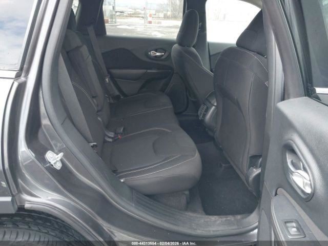 CHEROKEE 2016 Glove Box 4992949