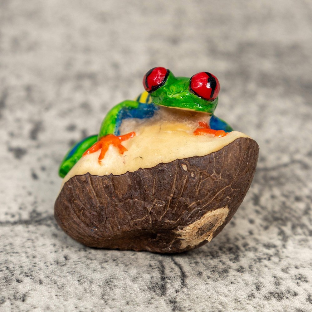 Red-Eye Tree Frog Tagua Carving