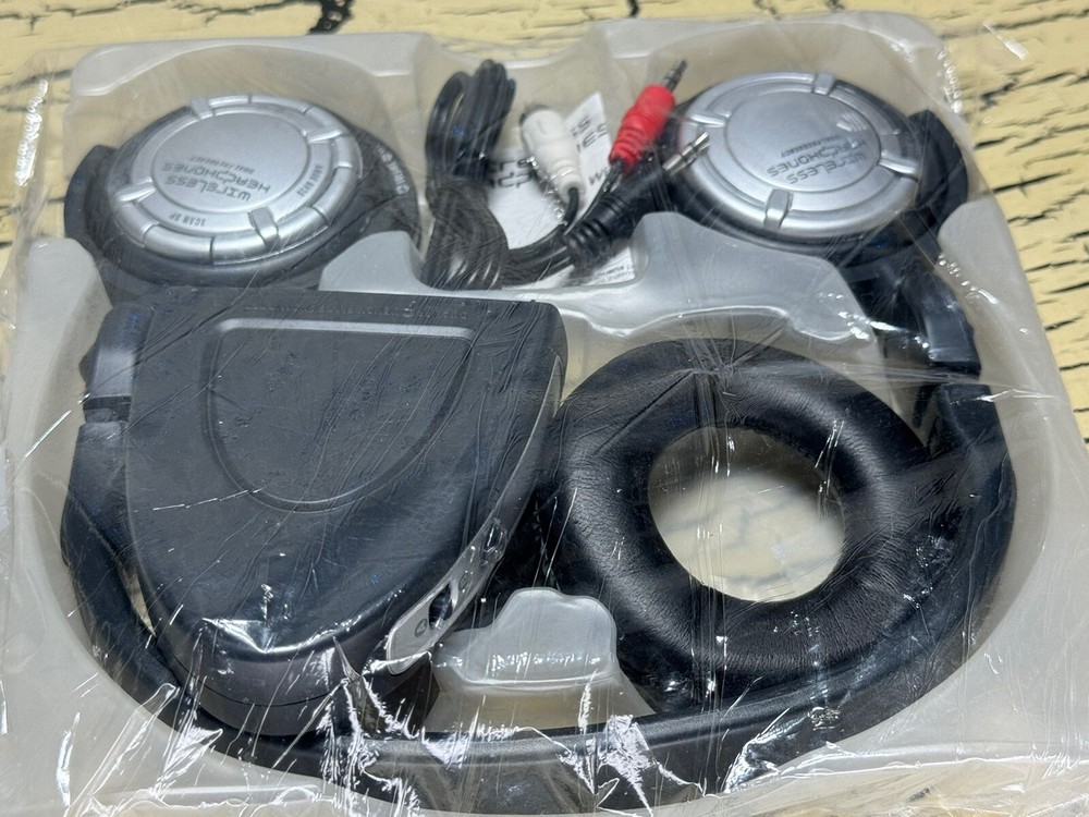 Wireless Headphones Dual Frequency FM Transmitter Audio Input Black