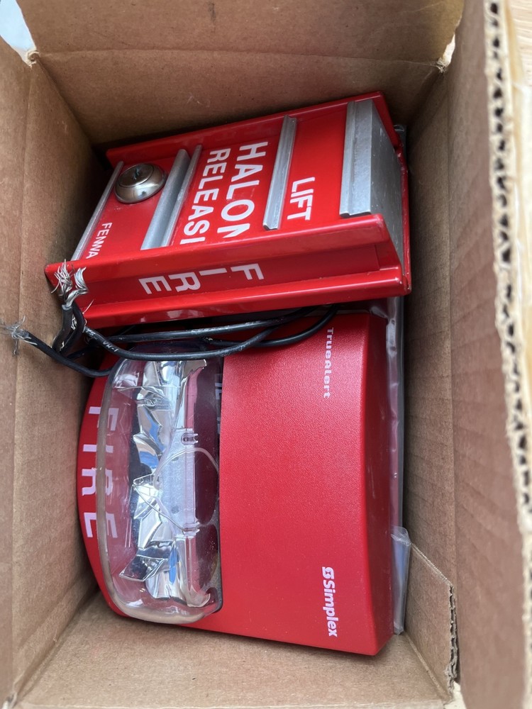 Simplex 4906-9101 Fire Alarm & 4905-9903 Plate & Release Handle
