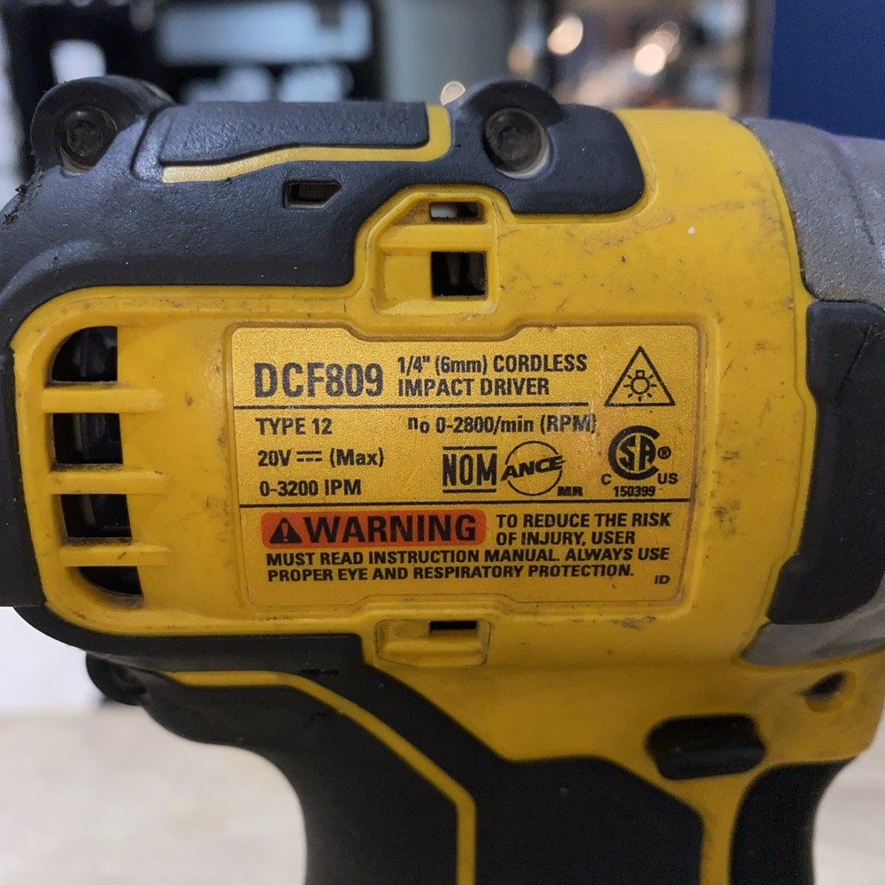Dewalt Atomic 20V Max Brushless 1/4" Impact Driver Kit w/ Battery & Bits- DCF809
