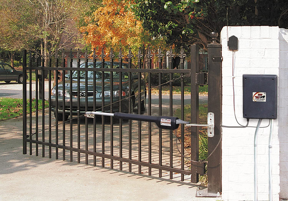 Push to Open Gate Bracket (FM148) for Automatic Gate Openers, Silver