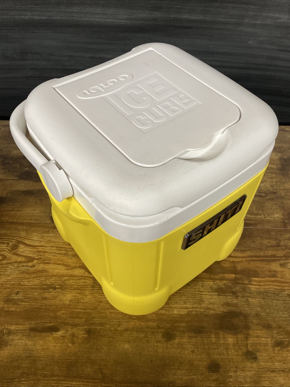 Igloo SHITI EMBLEM Ice Cube Yellow & White Cooler 12qt ~ 14 Cans