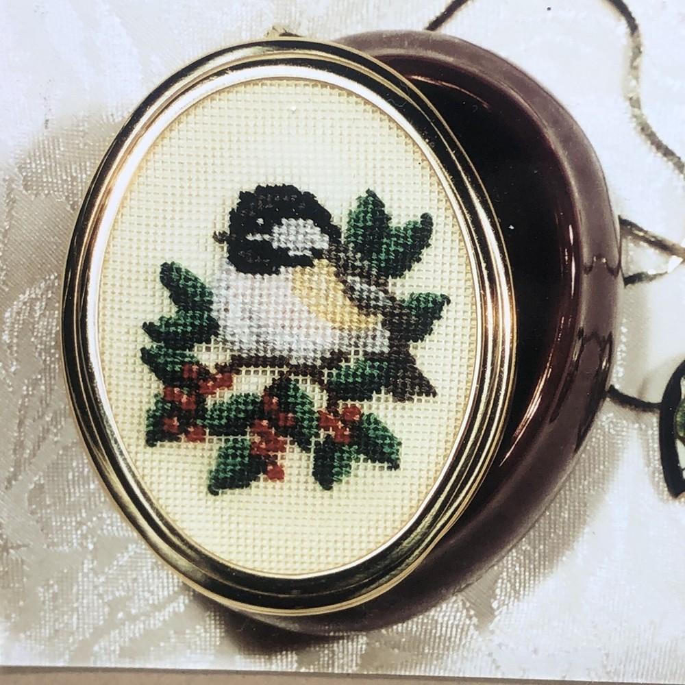 Crossed Wing Collection Black Capped Chickadee Pattern Only Cross Stitch 1993