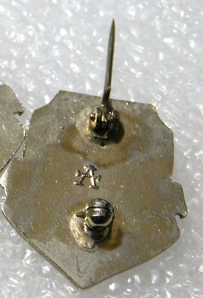 ORIGINAL 45th MEDICAL BATTALLION DISTINCTIVE - PIN BACK - GERMAN MAKER