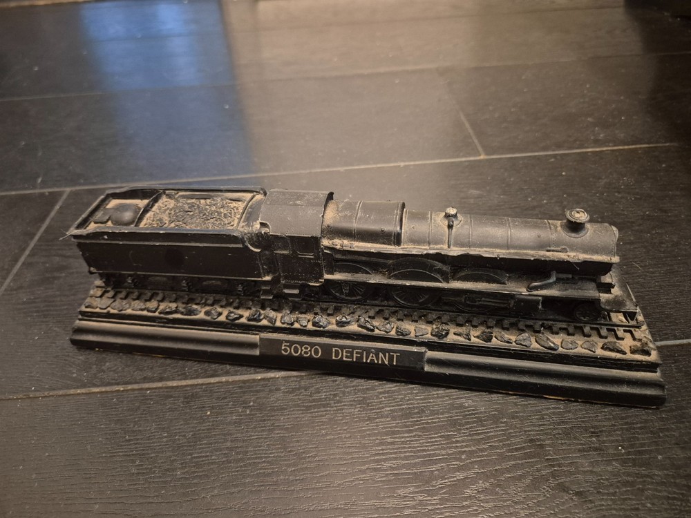 Train Solid Coal Model 5080 Defiant Steam Locomotive Replica British Coal