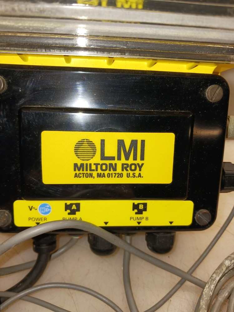 MILTON ROY LMI DP5000-1B-0 METERING PUMP CONTROLLER WITH ACCESSORIES