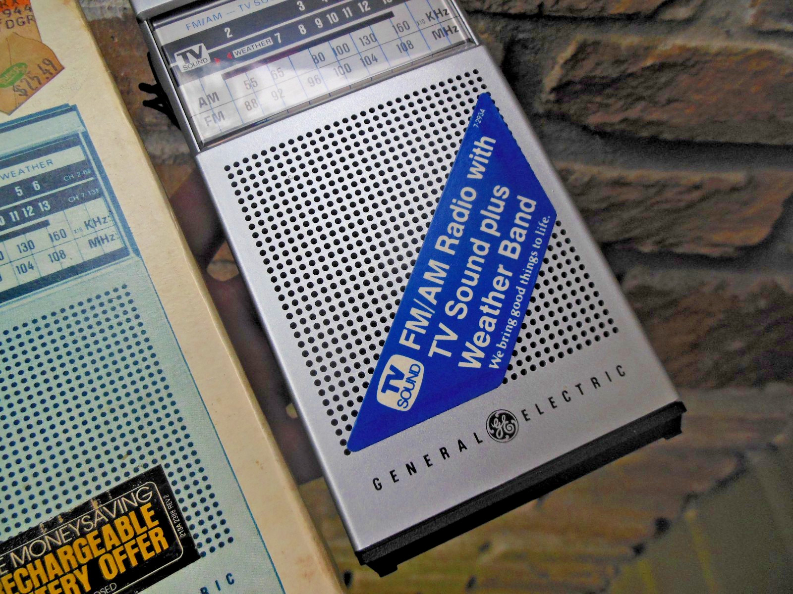 New Vintage General Electric FM/AM TV Sound Weather Band Transistor Radio 7-2934