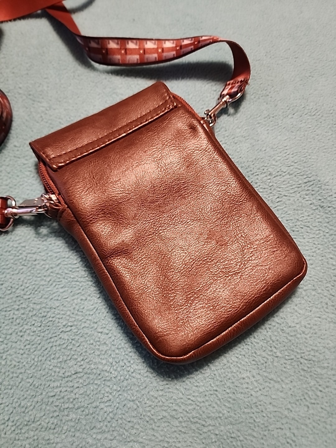 DISNEY PARKS Chewbacca Star Wars Galaxy’s Edge crossbody bag, brown, buckle snap