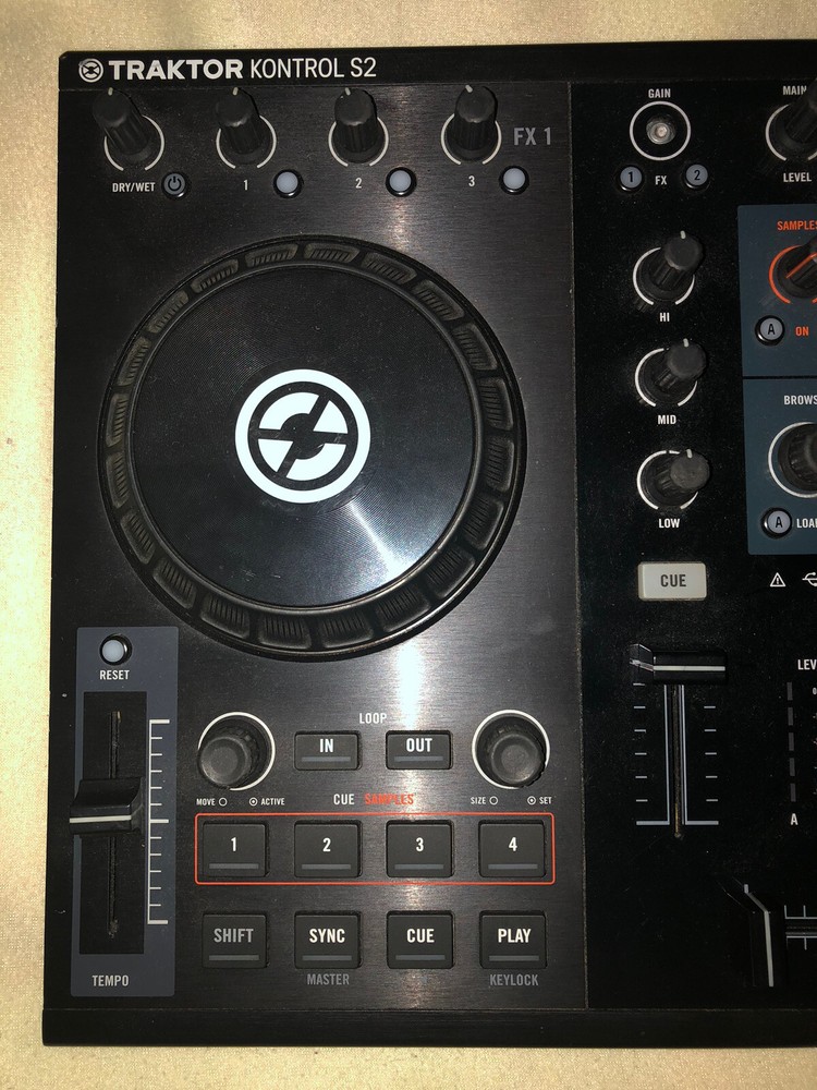Native Instruments Traktor Kontrol S2 DJ Controller MK1
