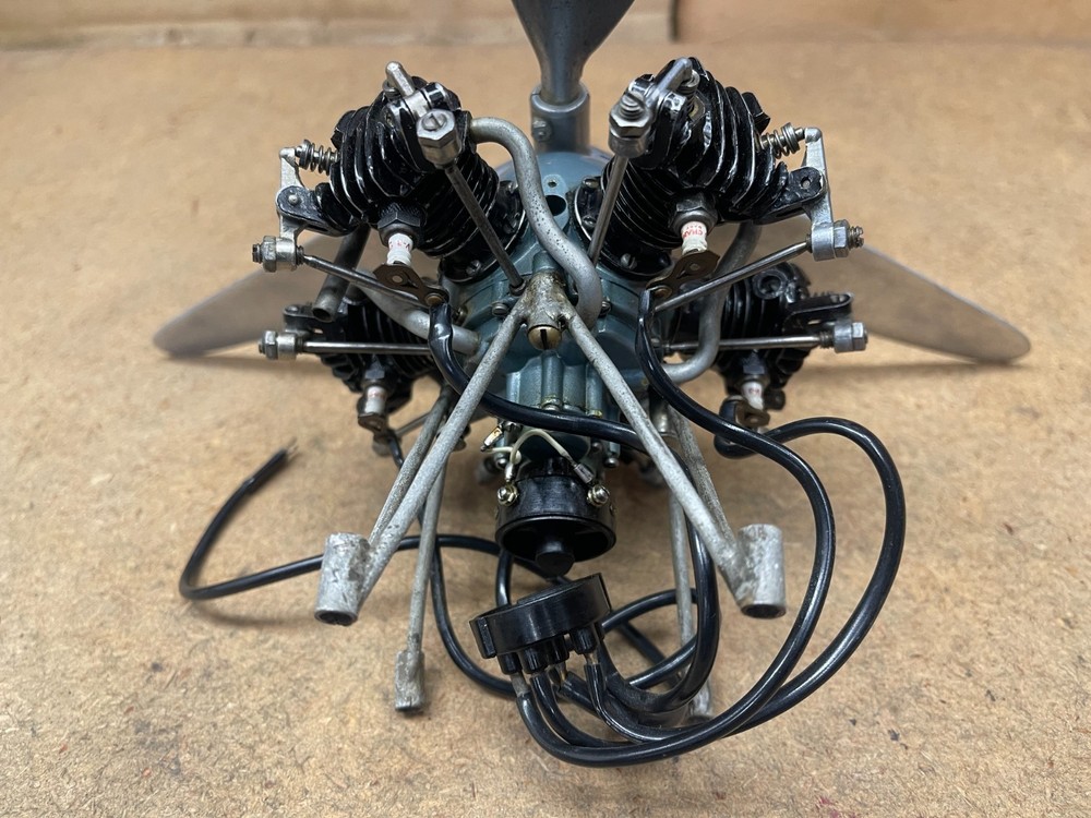 1945 Morton M-5 .992 4-Stroke Spark Ign. Model Airplane Engine