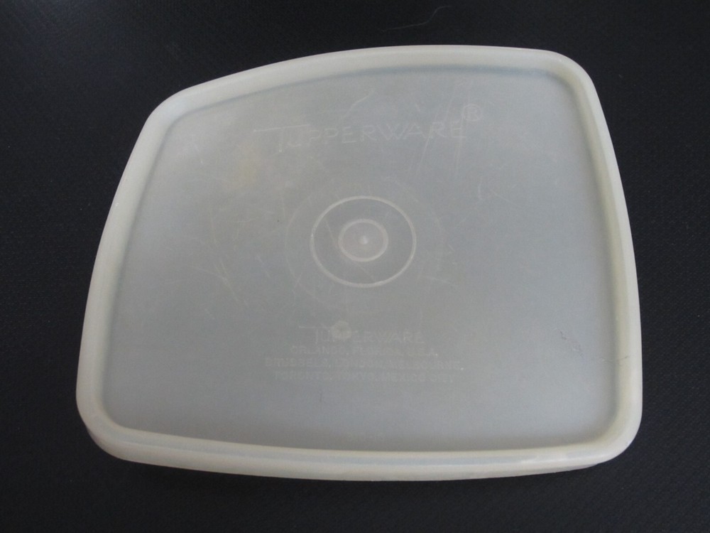 Tupperware 310 Square Sandwich Keeper Lid