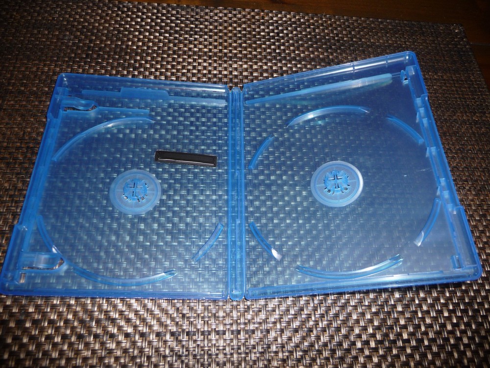 Blu-ray multi-capacity 4-DISC EMPTY CASE only (holds 4 discs, normal thickness!)