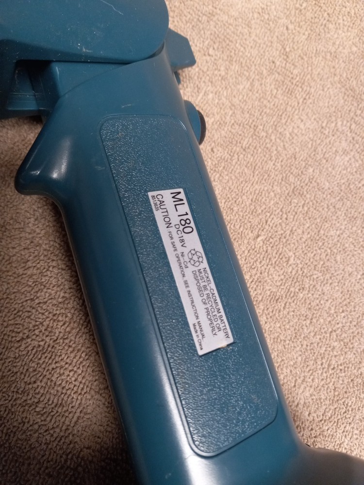 MAKITA 18V (ML180) CORDLESS WORK FLASHLIGHT - Bare Tool Only NO BATTERY