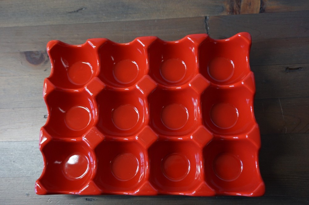 Rachel Ray Ceramic Egg Holder For 12 Eggs Deviled Eggs Sittin' Pretty Red