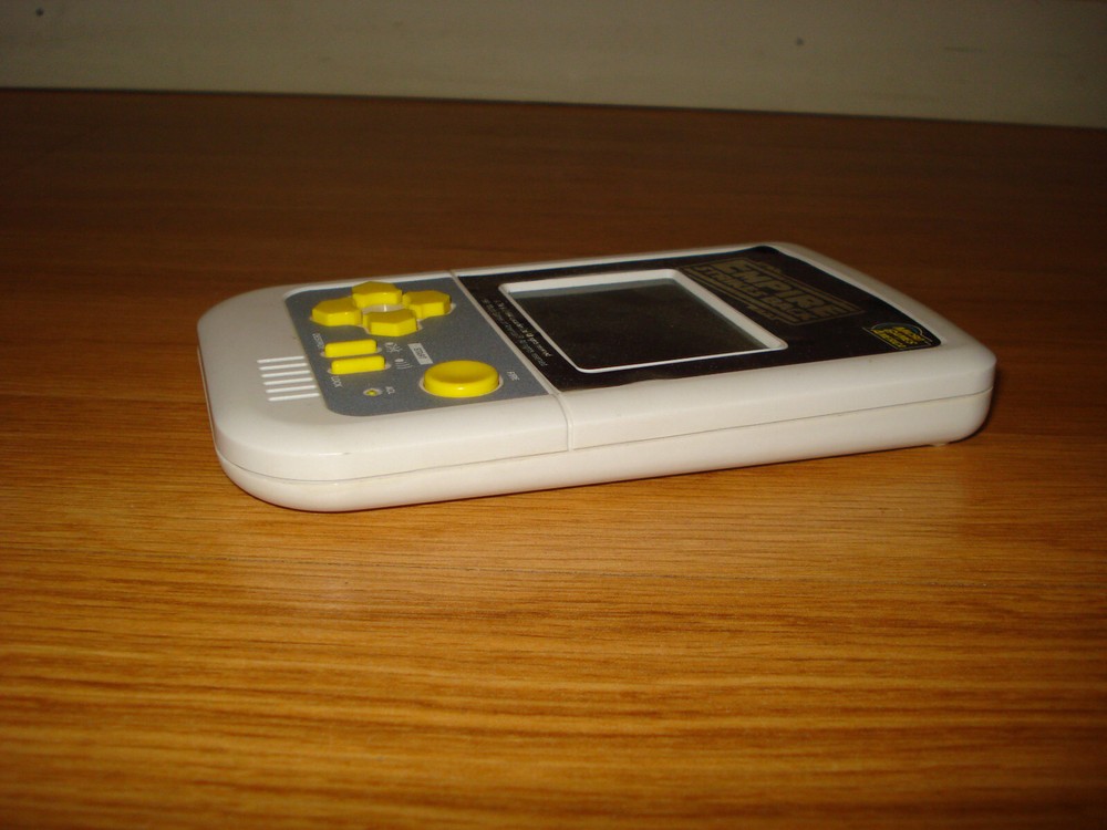 STAR WARS Empire Strikes Back Handheld Game. Micro Games America. Button Issues