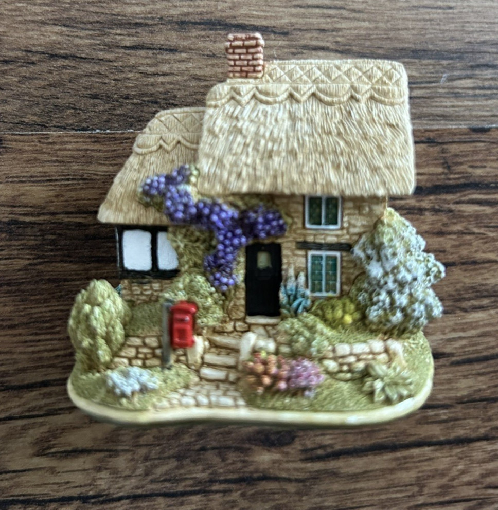 Lilliput Lane "COUNTRY POST" Boxed