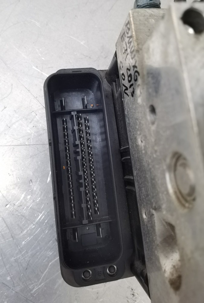 BMW X6 E71 2013 ABS PUMP CONTROL MODULE UNIT 6854702