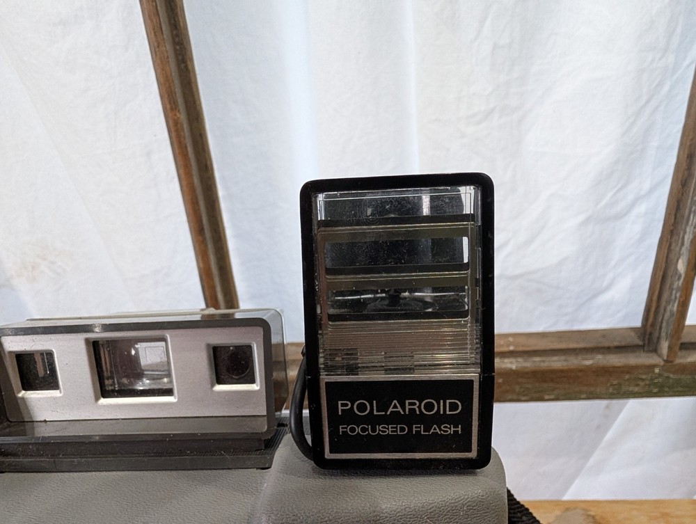 Polaroid Focused Flash 420 Automatic Land Camera UNTESTED
