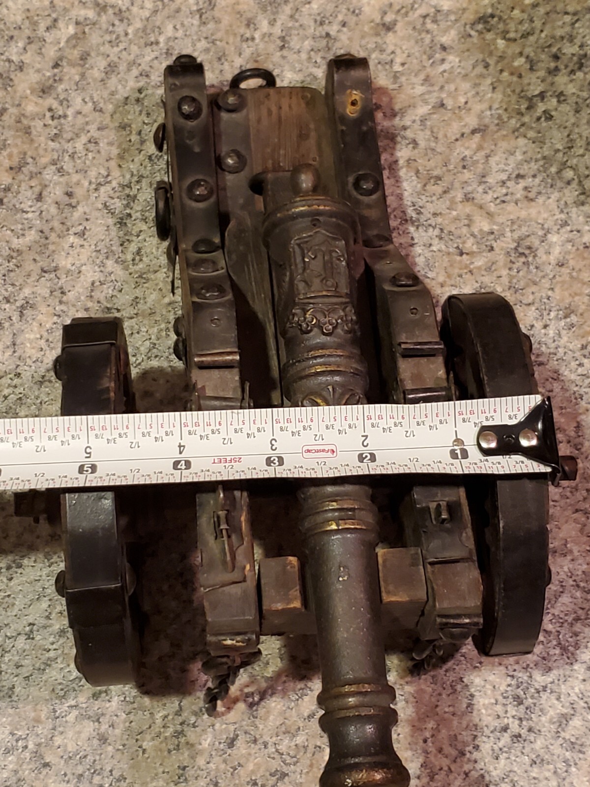 Model of a Spanish Field cannon, circa 16th century Replica Metal And Wood (Z6)