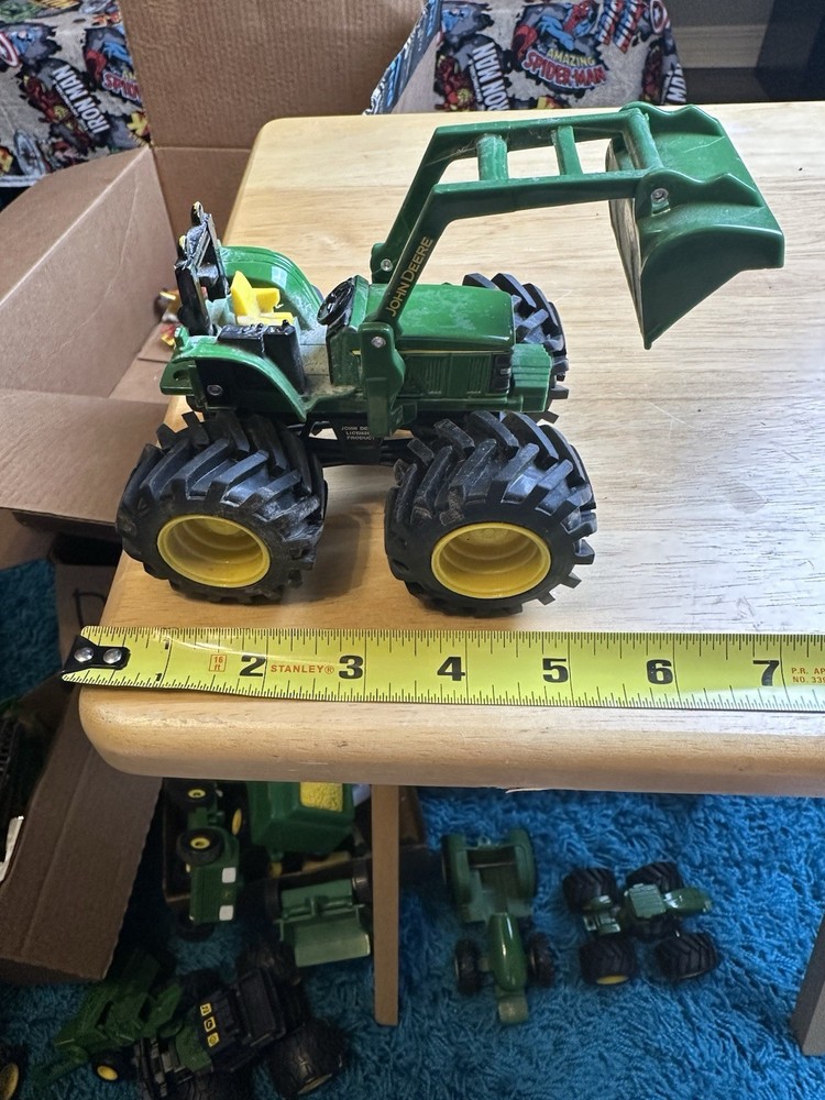 John Deere Lot: 6 Different Large Pieces