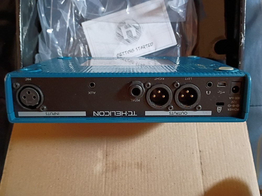 TC-Helicon 996356005 VoiceLive Play Vocal Effect Processor Pedal