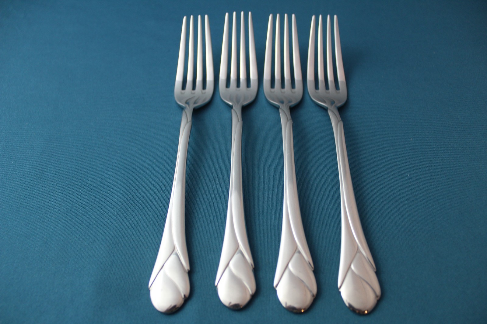 4 Dinner Forks Mikasa Gerald Patrick SWEET PEA Korea 18/8 Stainless 8"