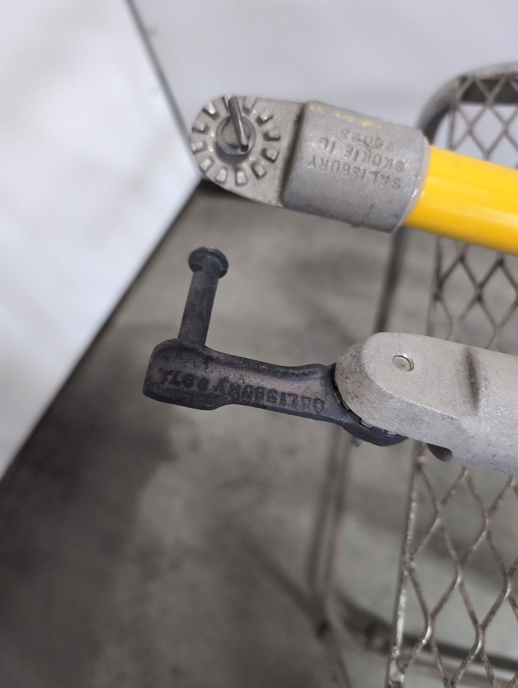 Salisbury 4215 Universal Switch Stick, 8'