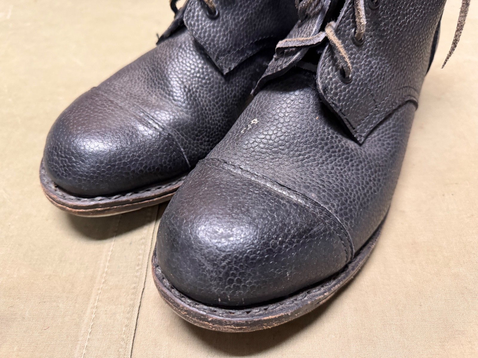 WWII BRITISH CANADIAN COMMON WEALTH COMBAT FIELD LOW BOOTS- SIZE 11