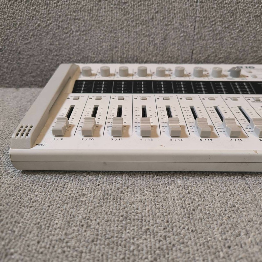 ZOOM R16 Portable Multitrack Recorder Controller and Interface Body Only ※READ