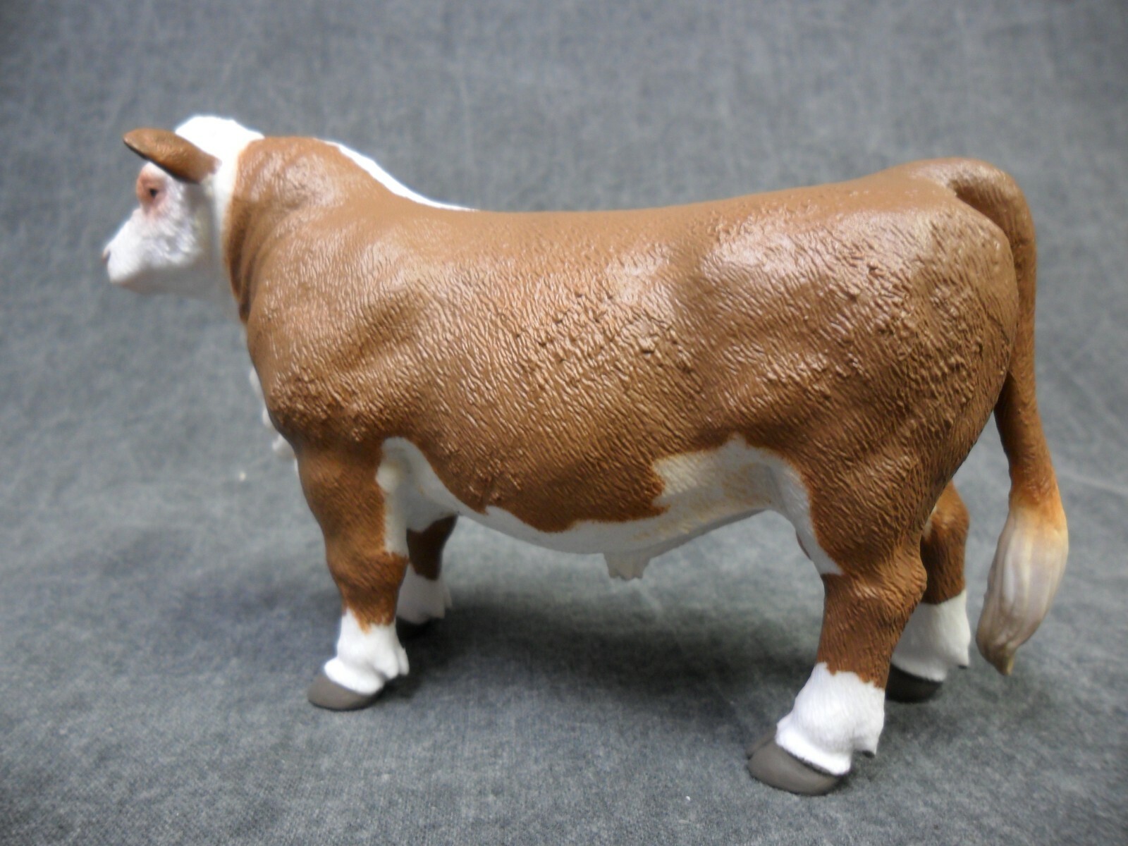 CollectA NIP * Polled Hereford Bull * 88861 Breyer Cow Model Toy Figurine