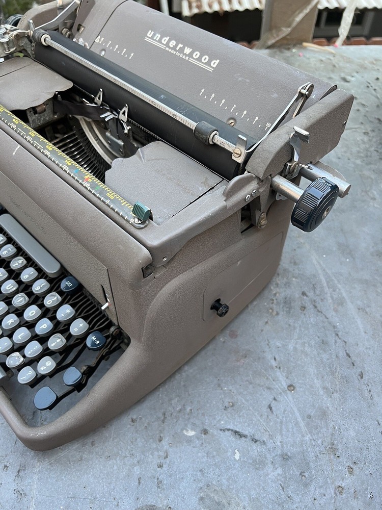Antique UNDERWOOD SX Model TYPEWRITER Gray work