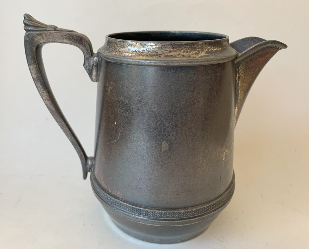 ROCKFORD SILVERPLATE CO. CREAMER