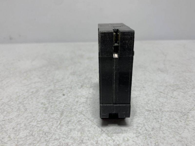 Square D HOMT2020 Circuit Breaker 20A 120/240V Tandem