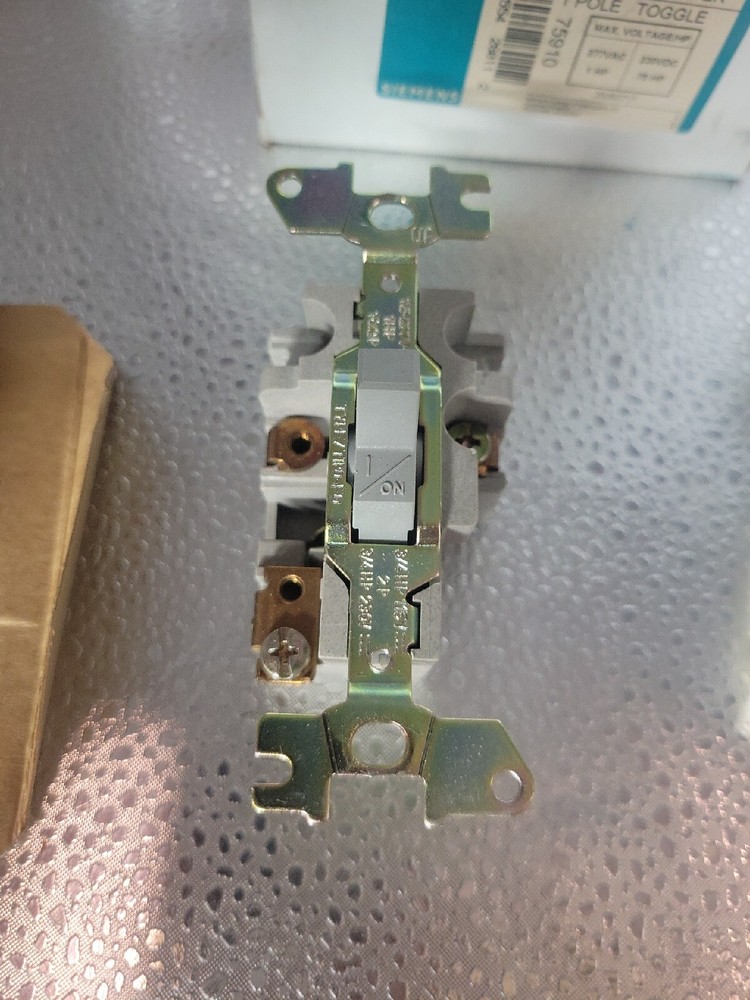 Siemens SMFF01 Manual Starter 1-pole Toggle Starter *MISSING SCREWS*