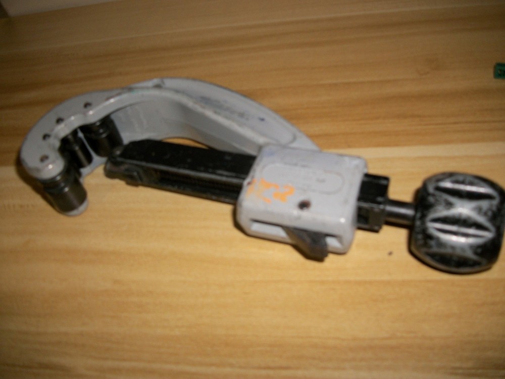 RIDGID 152 PIPE CUTTER 1/4 - 2-5/8