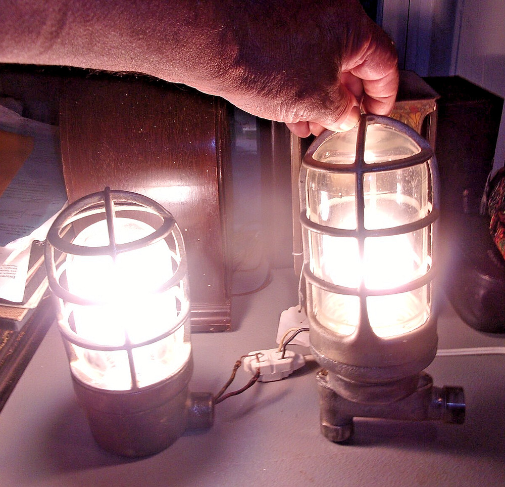 TWO Industrial Light Hazardous Explosion Proof . 1 GROUSE HINDS, 1 APPLETON